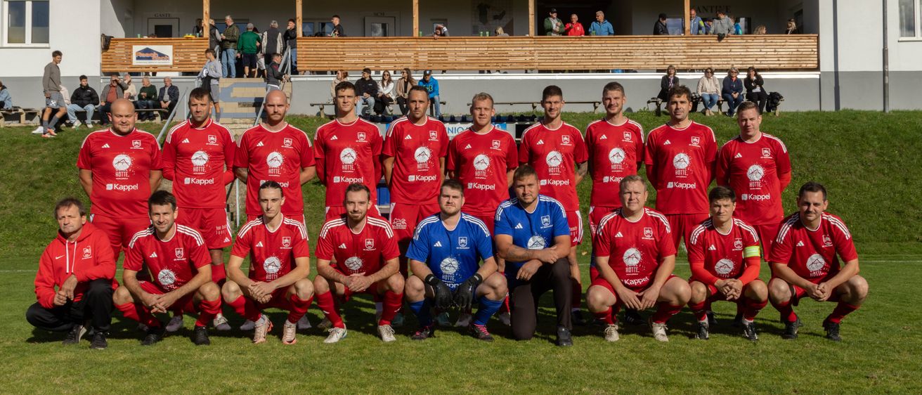 Bild enthält, People, Person, Team, Boy, Child, Male, Adult, Man, Groupshot