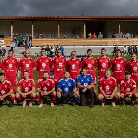 Bild enthält, People, Person, Team, Boy, Child, Male, Adult, Man, Groupshot