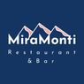 Ein Logo für das MiraMonti Restaurant und Bar. Der Name ist weiß auf blauem Hintergrund geschrieben. Über dem Namen sind rosafarbene Berge.
