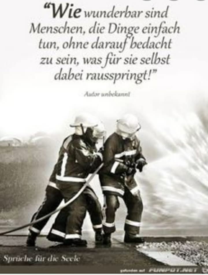 Ein Schwarz-Weiß-Bild zeigt drei Feuerwehrleute, die ein Feuer bekämpfen. Der Text überlagert: 'Menschen, die Dinge einfach tun, ohne darauf bedacht zu sein, was für sie selbst dabei rausspringt!' Der Autor ist unbekannt.