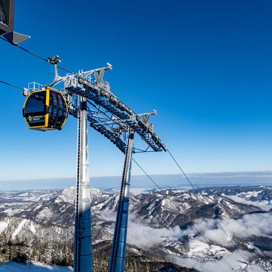 Bild enthält, Nature, Outdoors, Snow, Transportation, Vehicle, Ski Lift, Utility Pole