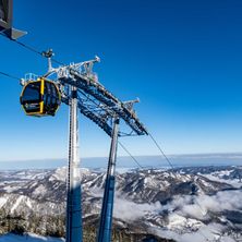 Bild enthält, Nature, Outdoors, Snow, Transportation, Vehicle, Ski Lift, Utility Pole