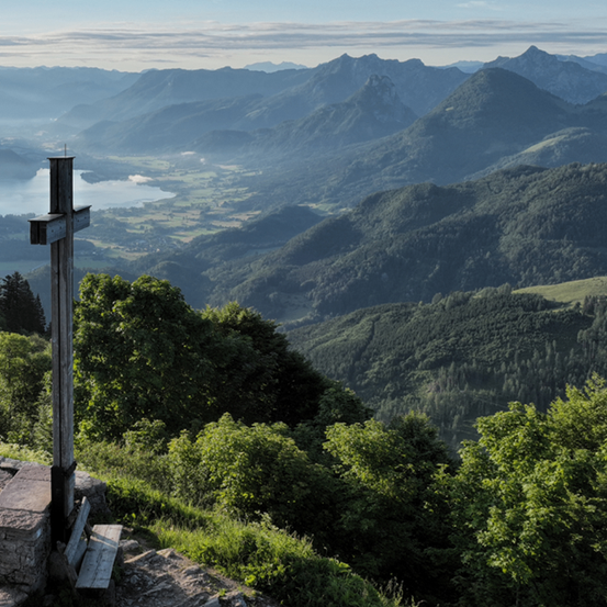 Bild enthält, Cross, Symbol, Mountain, Mountain Range, Nature, Outdoors, Scenery, Peak, Fir, Tree