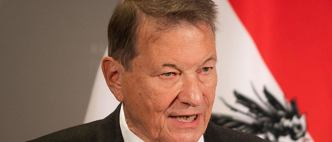 Bild enthält, People, Person, Formal Wear, Tie, Crowd, Press Conference, Suit, Adult, Male, Man