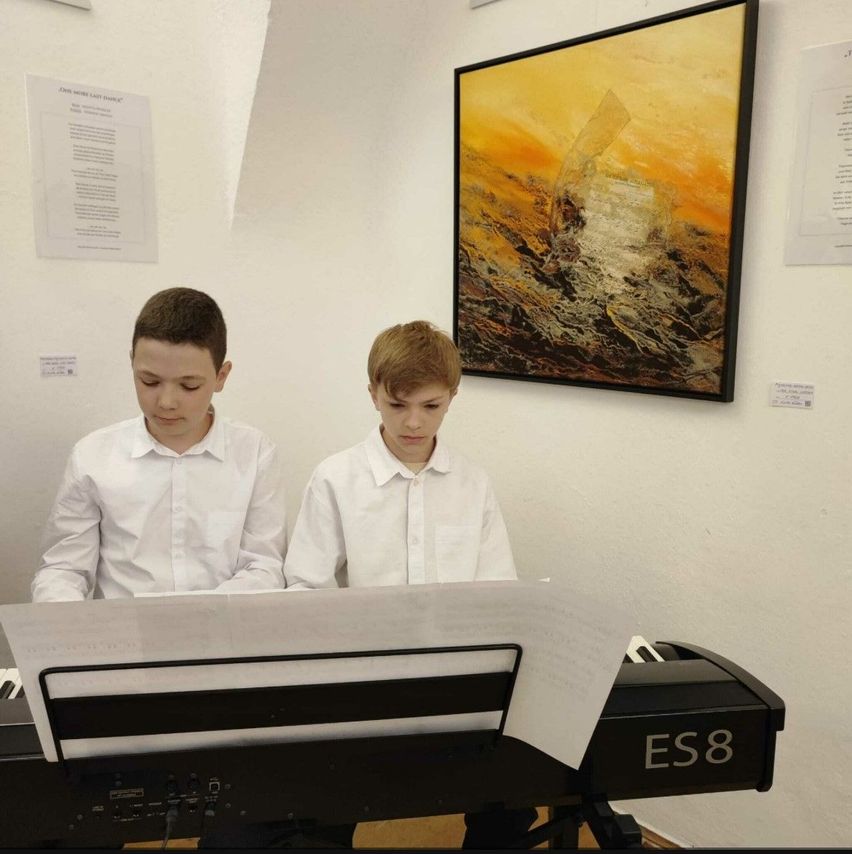 Bild enthält, Painting, Boy, Child, Male, Person, Music, Musician, Performer, Playing Keyboards, Funeral