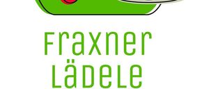 Eine grüne Handtasche mit Kirschen darauf und einer Tasse mit Herzdesign auf einer Untertasse darunter. Der Text 'Fraxner Ladele' ist darunter angezeigt.