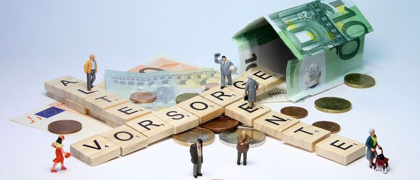 Bild enthält, Person, Accessories, Bag, Handbag, Money, Clothing, Footwear, Shoe