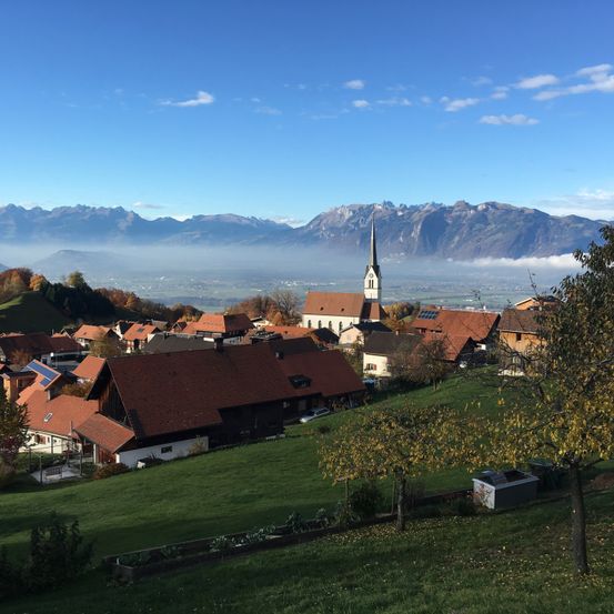 Bild enthält, Nature, Outdoors, Architecture, Building, House, Housing, Roof, Countryside, Rural, Village