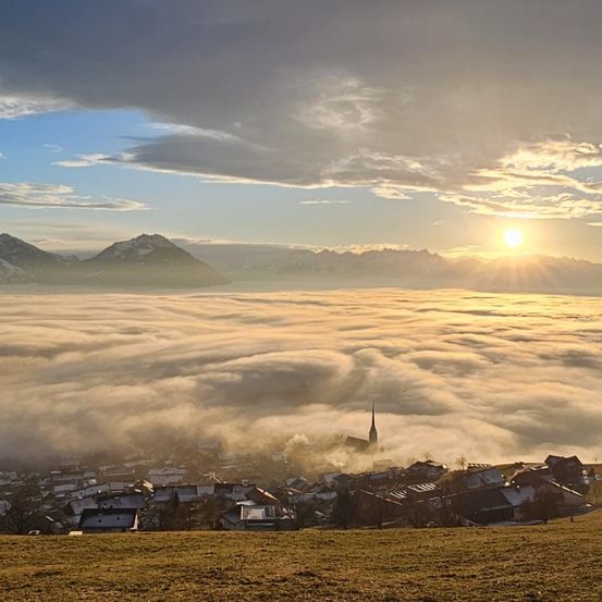 Bild enthält, Landscape, Nature, Outdoors, Sky, Scenery, Sunrise, Weather, Sunlight, Cloud, Sun