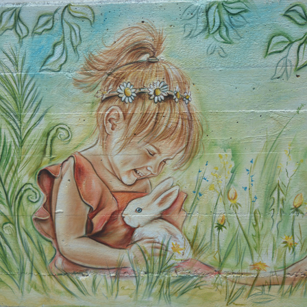 Bild enthält, Art, Painting, Architecture, Building, Wall, Mural, Person, Face, Head, Accessories