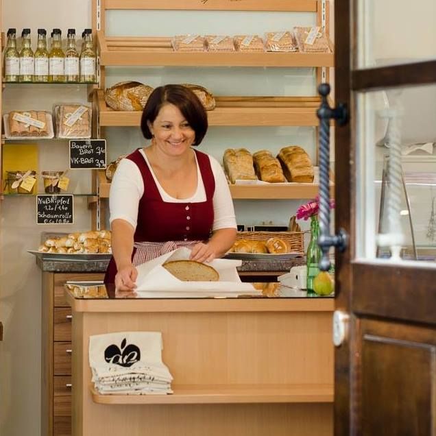 Bild enthält, Shop, Bread, Adult, Female, Person, Woman, Indoors, Face, Market, Grocery Store