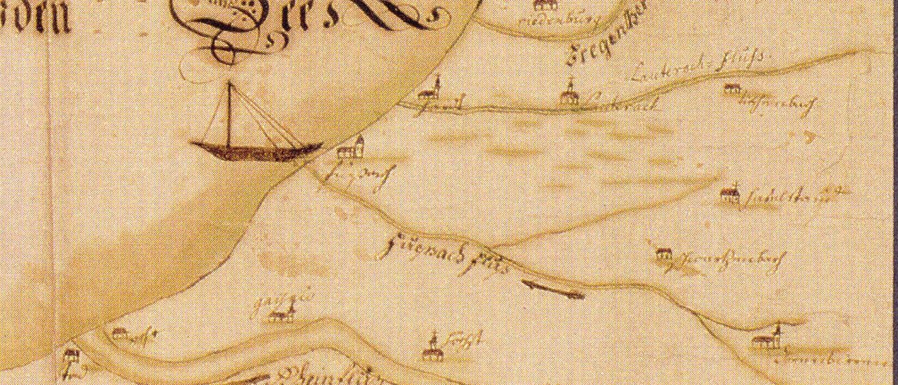 Eine alte Karte zeigt eine Küstenlandschaft mit einem Segelschiff, beschriftet mit 'Grein,' und verschiedenen Ortsnamen in kursiver Schrift. Die Karte enthält auch eine Kompassrose und einen Fluss, der durch die Landschaft fließt.