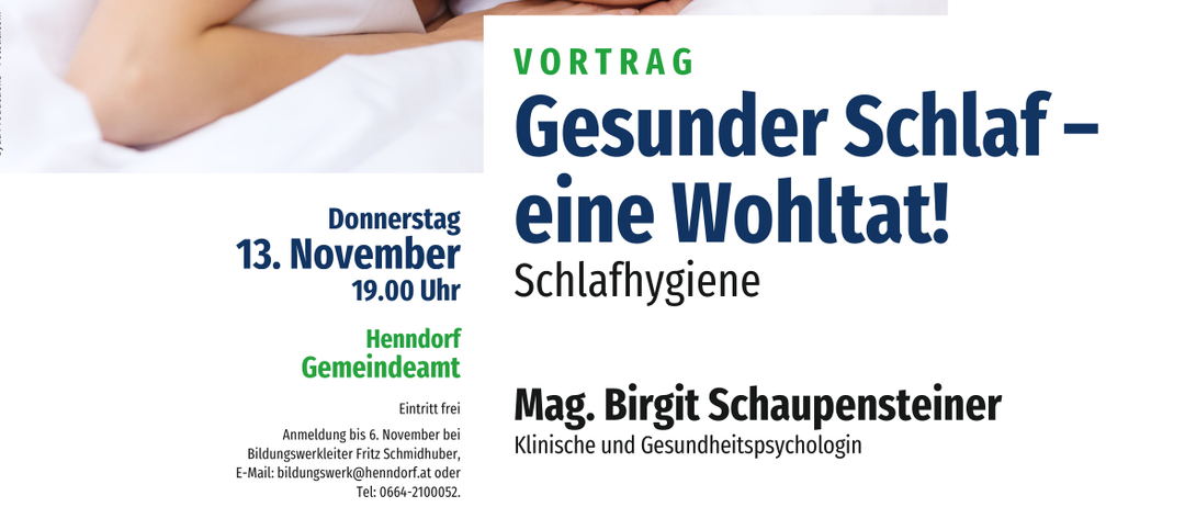 Ein Plakat für einen Vortrag über Schlafhygiene mit einer schlafenden Frau, der Text 'Gesunder Schlaf eine Wohltat' in Blau steht. Darunter ein grünes Plakat für einen Vortrag am 13. November um 19.00 Uhr in Henndorf. Kontaktinformationen und eine Webseite sind angegeben.