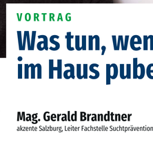 Bild enthält, Advertisement, Clothing, T-Shirt, Poster, Text, Paper