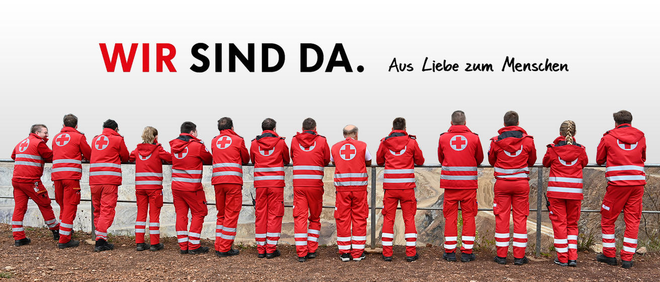 Bild enthält, People, Person, Team, Logo, Symbol, Hoodie, Shoe