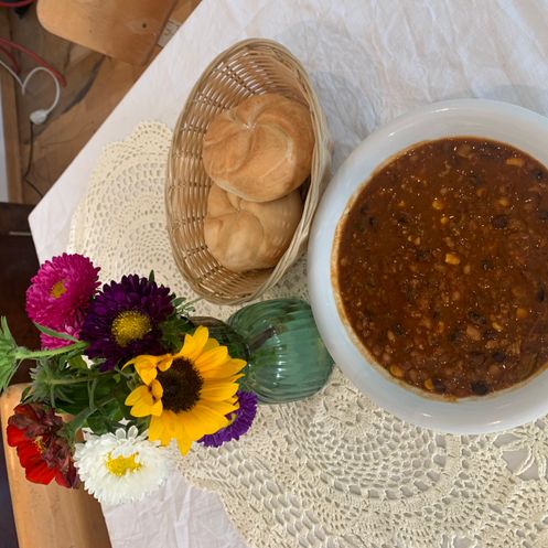 Bild enthält, Food, Food Presentation, Flower, Flower Arrangement, Plant, Flower Bouquet, Bread, Sunflower, Meal