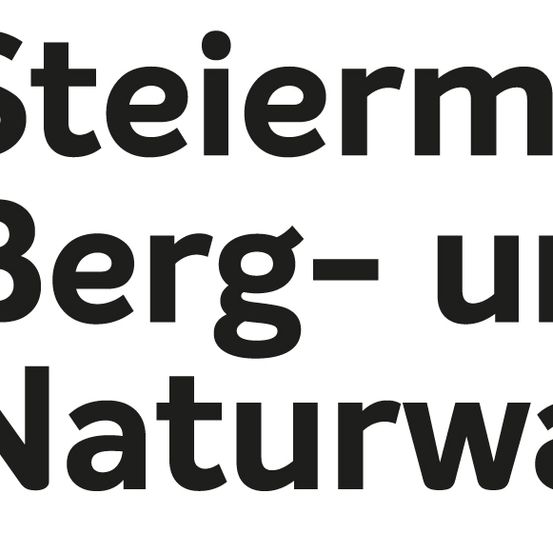 Schwarzer Text auf weißem Hintergrund lautet 'Steiermark Berg- und Naturwa'.