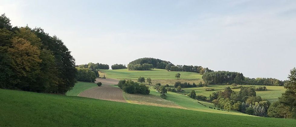 Bild enthält, Landscape, Nature, Outdoors, Scenery, Panoramic, Grass, Field, Countryside, Pasture, Ground