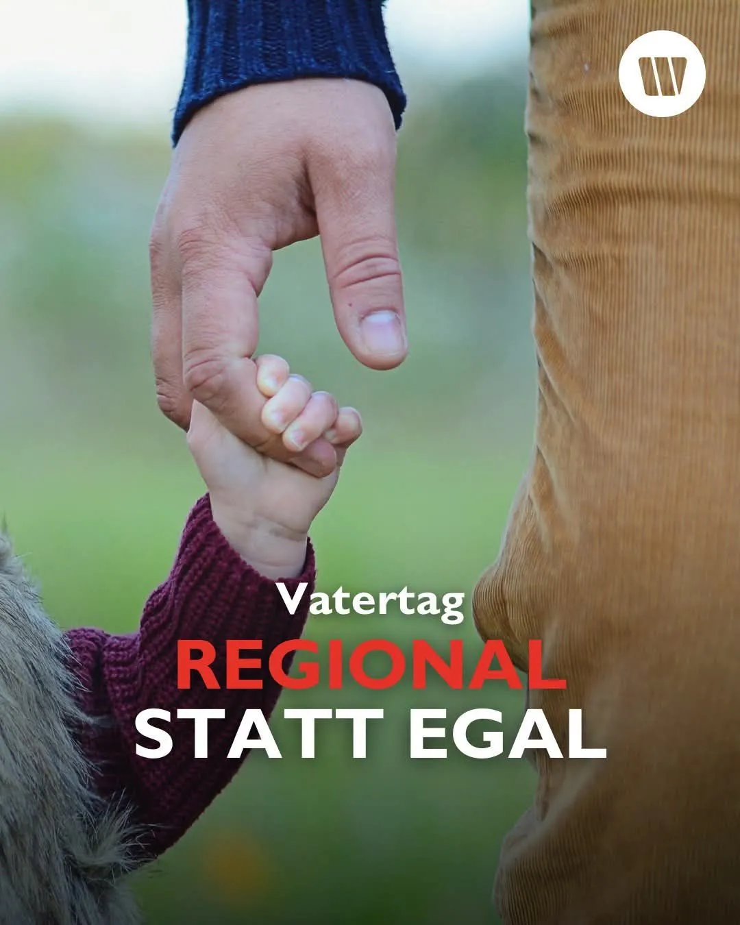 Plakat für Vatertag Regional Statt Egal mit einem Mann, der die Hand eines Kindes hält.