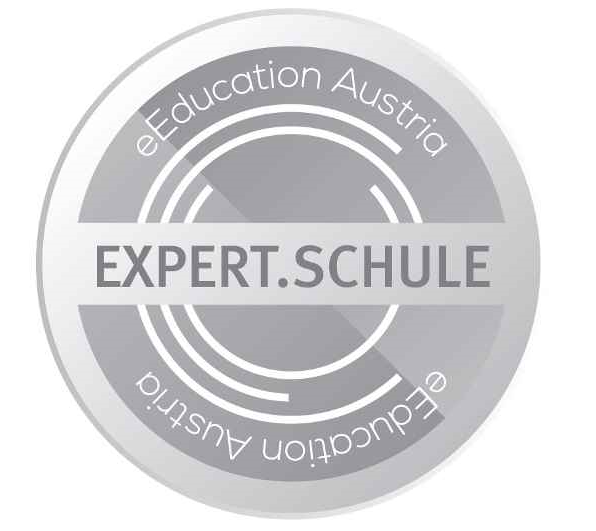 Rundes Logo mit 'eEducation Austria' oben und 'EXPERT.SCHULE' in der Mitte. Darunter steht 'Akademie der eEducation' in kleinerer Schrift.
