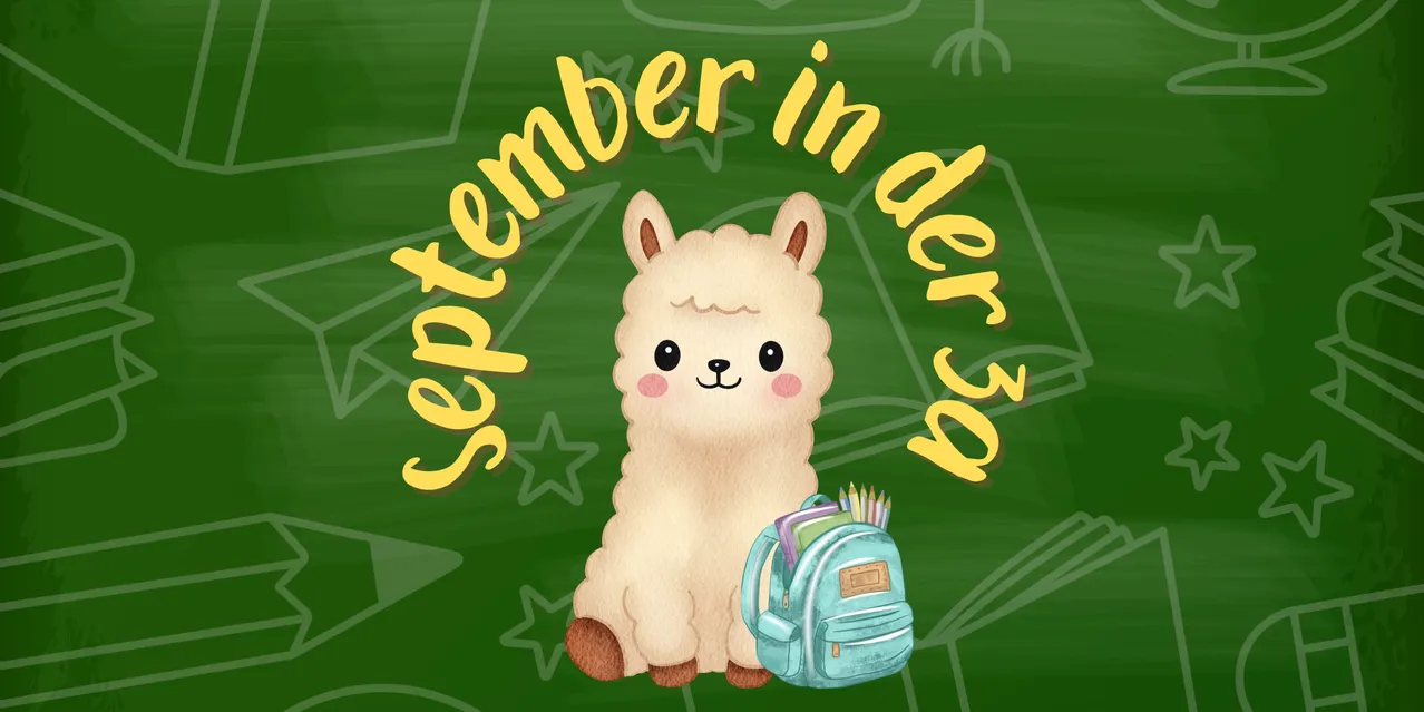 Eine Illustration eines lächelnden Alpakas, das auf einer grünen Tafel mit dem Text 'September in der 99' sitzt.