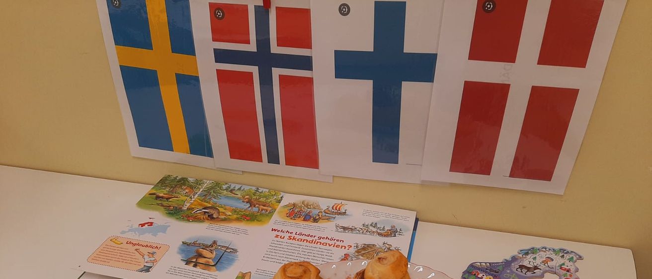 Bild enthält, Plate, Pen, Flag, Person