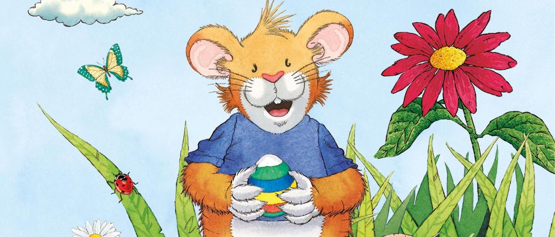 Das Buchcover zeigt eine Maus namens Leo Lausemaus, die ein farbenfrohes Ei in einem blauen Shirt hält, umgeben von Blumen, Schmetterlingen und einem Korb mit Eiern. Der Titel lautet 'Leo Lausemaus und die Osterueberraschung.' Es ist eine fröhliche und farbenfrohe Illustration.