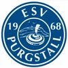 Das Logo des ESV Purgstall 1968 zeigt ein kreisförmiges Design in Blau und Weiß. In der Mitte befindet sich ein stilisiertes Bild eines Drehtopfes. Die Nummer 1968 ist in einer fettgedruckten, geschwungenen Schrift geschrieben, mit 19 links und 68 rechts. Der Name Purgstall ist in einer kleineren, kursiven Schrift unter dem oberen Bild geschrieben.