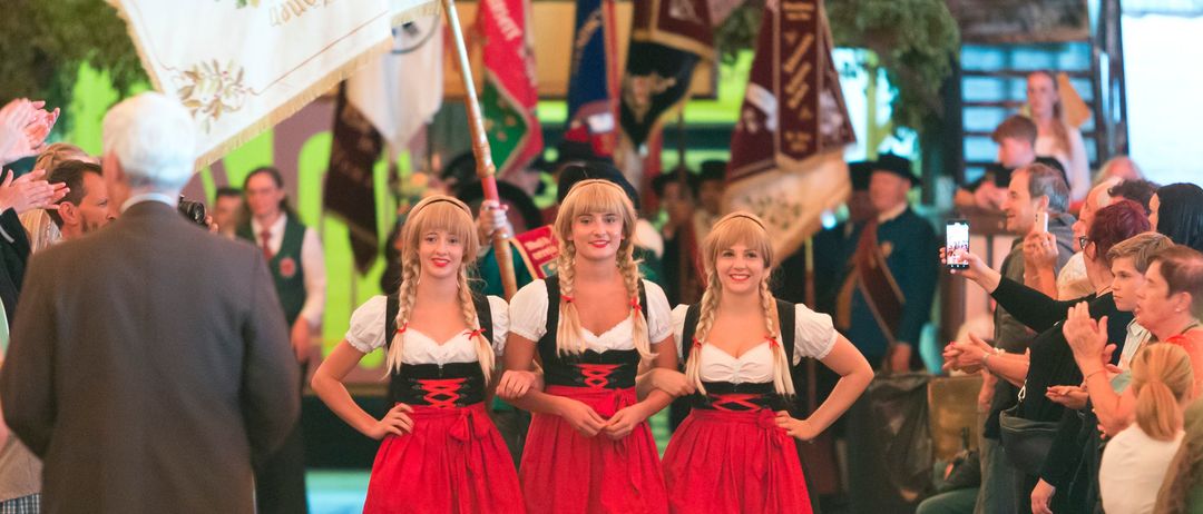 Bild enthält, People, Person, Urban, Adult, Male, Man, Child, Female, Girl, Woman