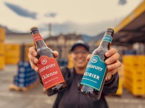 Bild enthält, Alcohol, Beer, Beverage, Beer Bottle, Bottle, Liquor, Lager, Soda, Can, Tin