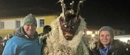 Bild enthält, Coat, Jacket, Costume, Person, Adult, Male, Man, Portrait, Bride, Woman