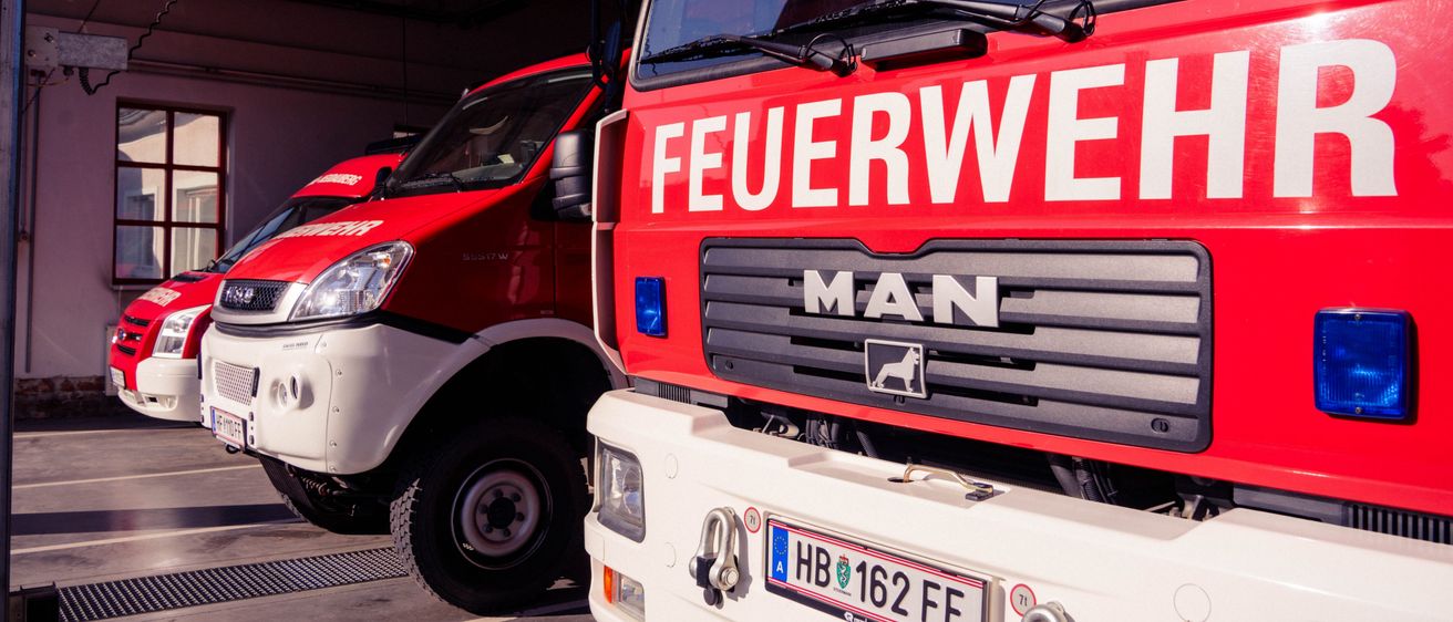Bild enthält, Machine, Wheel, Car, Transportation, Vehicle, Truck, Fire Truck, License Plate