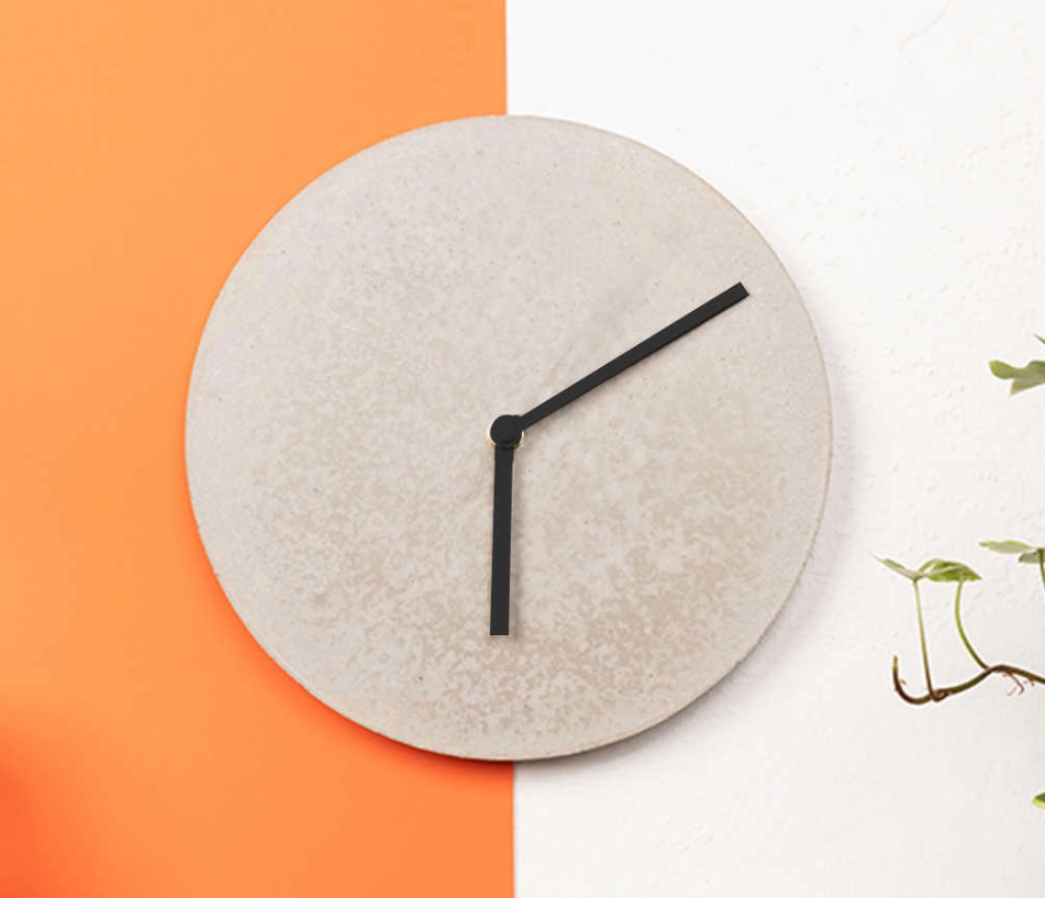 Bild enthält, Clock, Wall Clock, Plate, Analog Clock