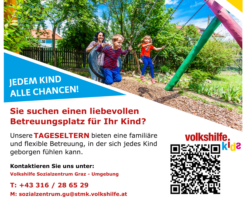 Plakat für Volkshilfe Sozialzentrum Graz - Umgebung. Zwei Kinder schwingen draußen. Es bietet eine familiäre und flexible Betreuung, in der sich jedes Kind geborgen fühlt. Kontakt: +43 316 / 28 65 29. QR-Code.