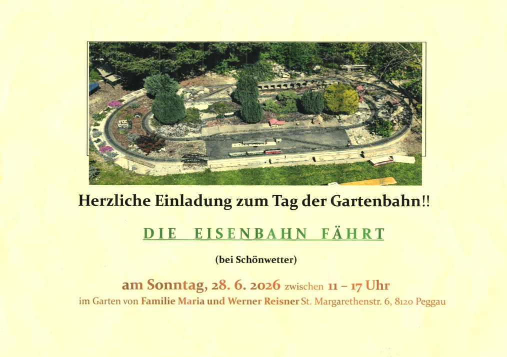 Luftaufnahme einer Modelleisenbahnstrecke im Garten. Einladung zum Tag der Gartenbahn am Sonntag, 28. Juni 2026. Gastgeber Maria und Werner Reisner.