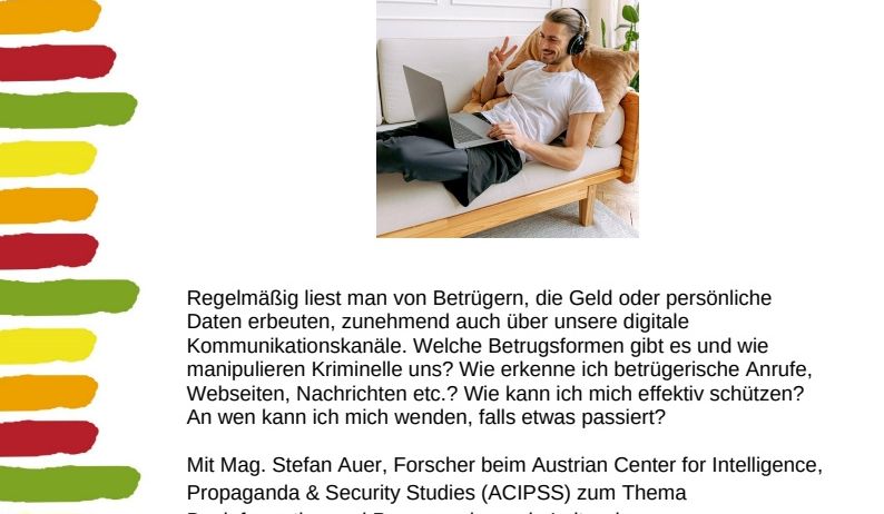 Das Bild zeigt einen Mann auf einem Sofa mit Laptop, der Kopfhörer trägt. Der Text lautet 'Reingefallen?! - So schütze ich mich vor Betrug im Alltag und im Netz!' Der Text enthält auch Details zu einer Veranstaltung mit Stefan Auer über Desinformation und Propaganda.