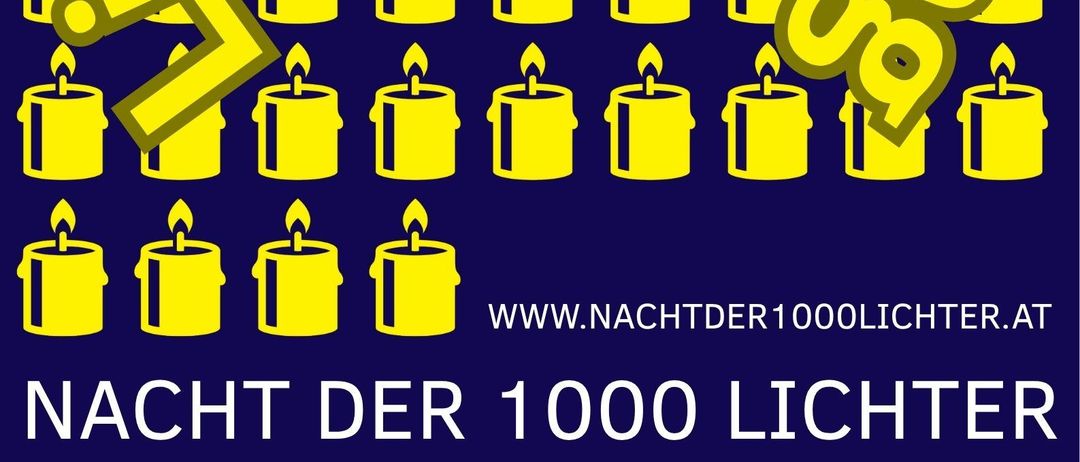 Ein Plakat mit einem blauen Hintergrund und mehreren gelben Kerzen in einem kreisförmigen Muster. Die Worte 'Nacht der 1000 Lichter in der Pfarre Gratkorn' sind prominent angezeigt. Die Website www.nachtder1000lichter.at ist ebenfalls enthalten.