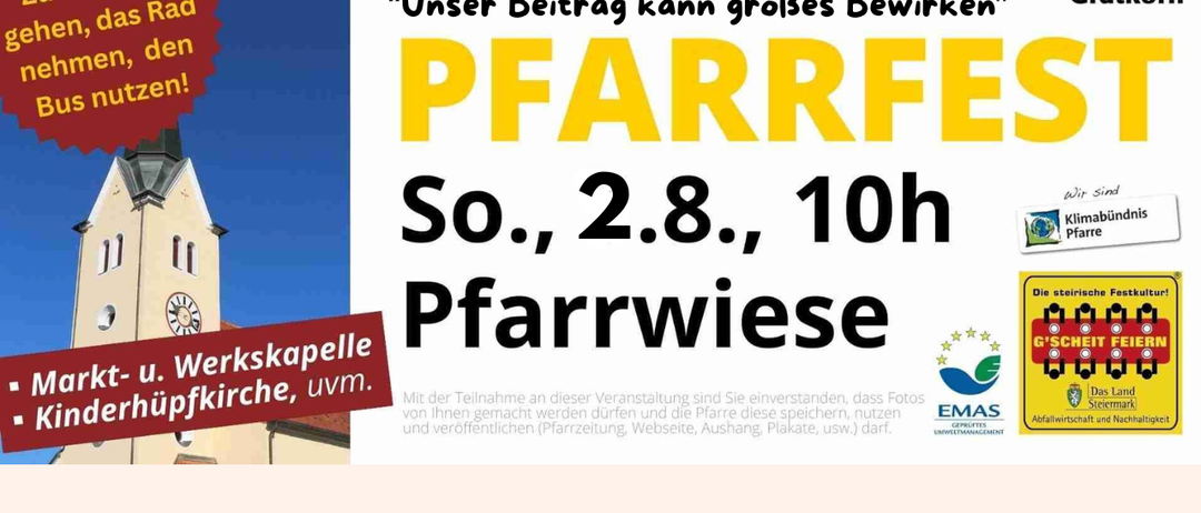 Ein Plakat mit blauem Himmelshintergrund und weißem Text, der 'Miteinander feiern' und 'Unser Beitrag kann großes bewirken' lautet. Es enthält auch ein Datum und eine Uhrzeit 'So., 2.8., 10h' und einen Ort 'Pfarrwiese'. Links befindet sich ein rotes Schild mit dem Text 'skapelle, umv.'.
