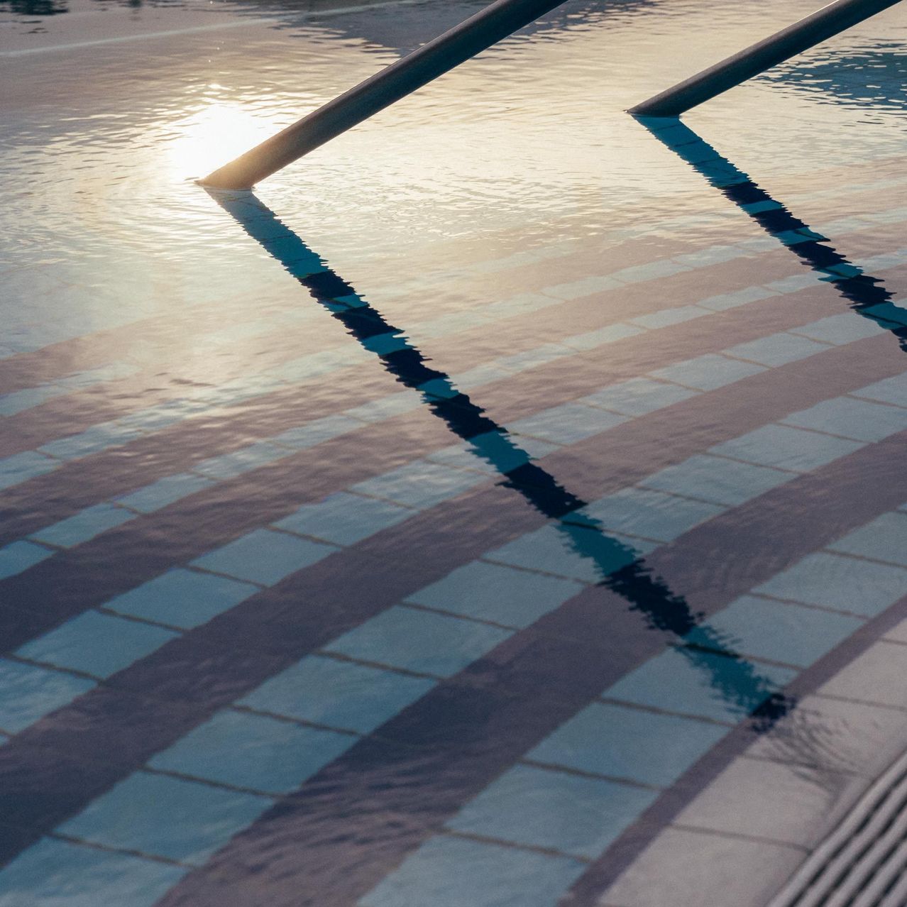 Bild enthält, Pool, Water, Swimming Pool, Outdoors, Nature, Handrail, Ripple