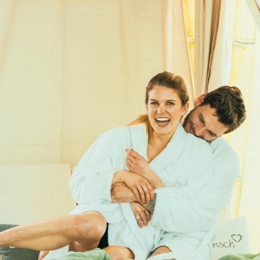 Bild enthält, People, Person, Adult, Male, Man, Head, Face, Portrait, Blanket, Romantic