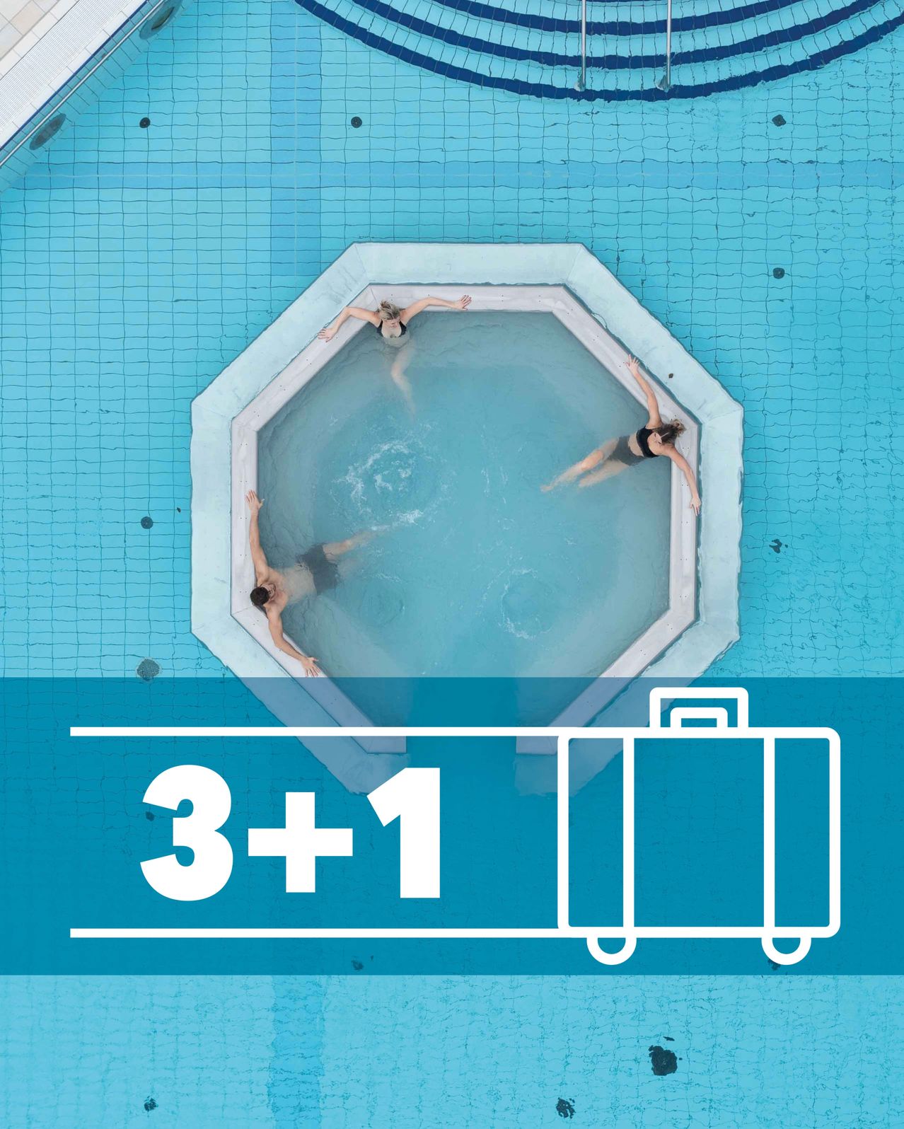 Drei Menschen schwimmen in einem Außenpool, mit der Zahl 3+1 am Boden und einem Koffersymbol.