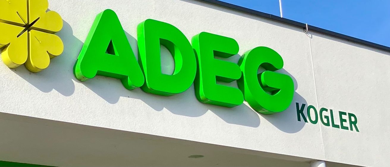 Bild enthält, Symbol, Text, Number, Tape