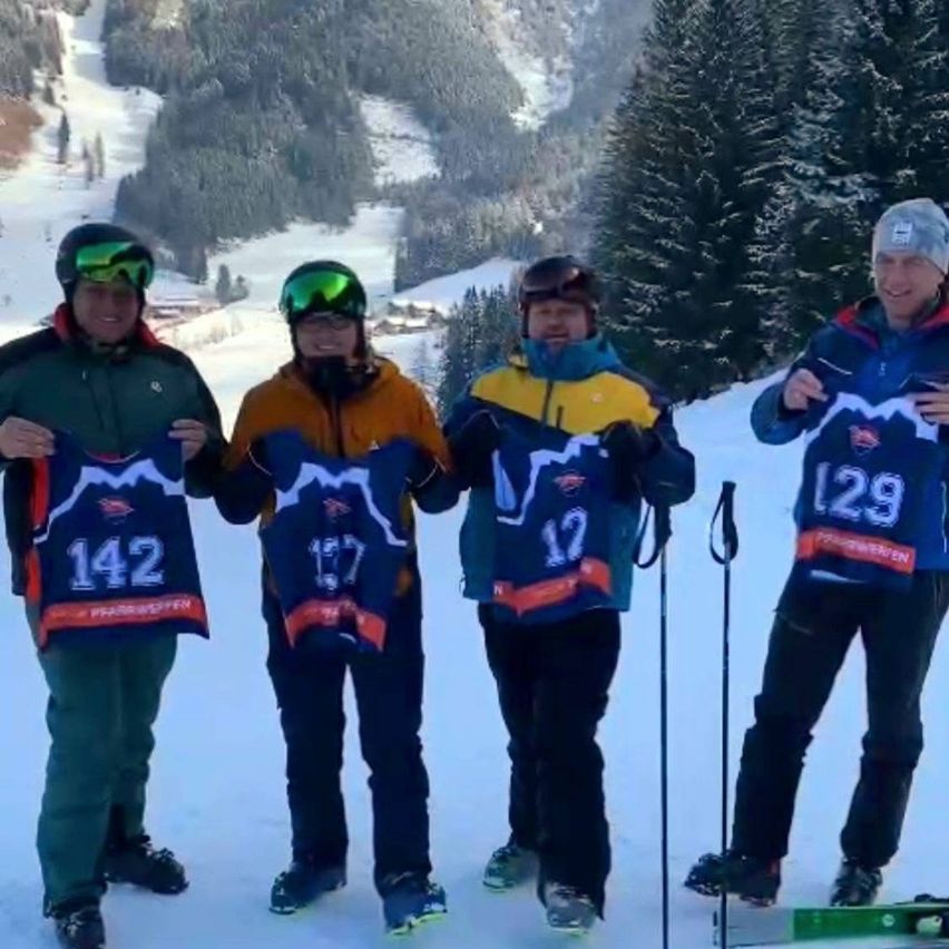 Bild enthält, Nature, Outdoors, People, Person, Tree, Adult, Male, Man, Peak, Shoe