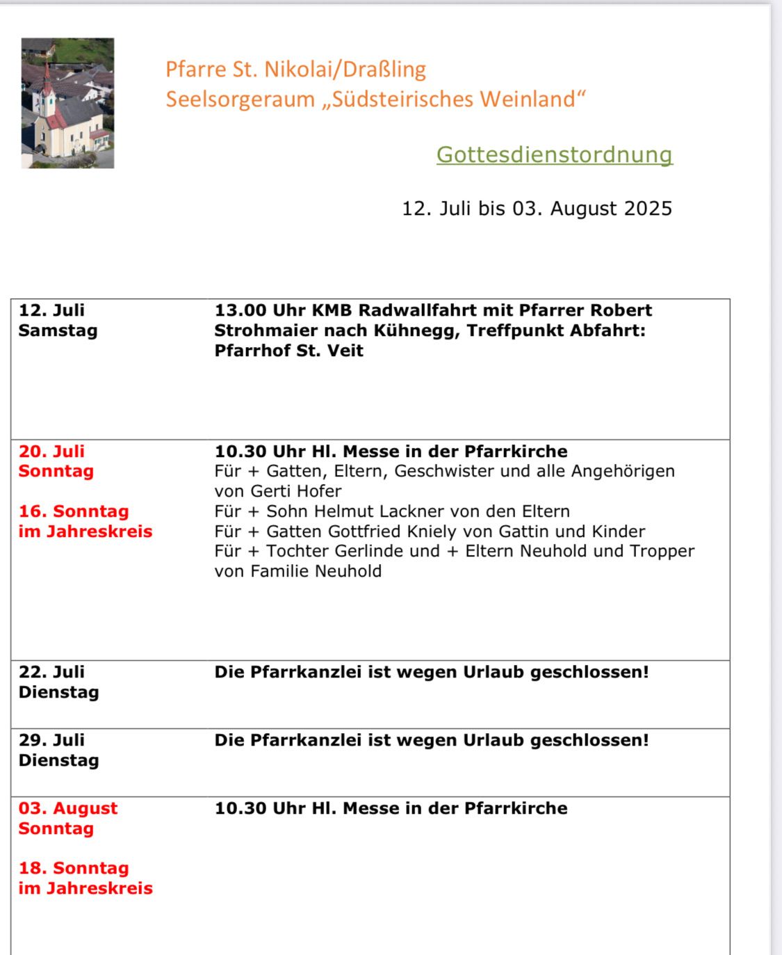 Ein Plakat zeigt den Zeitplan für Gottesdienste im Seelsorgeraum in Südsteirisches Weinland. Gottesdienste finden vom 12. Juli bis 3. August 2025 statt. Zu den Gottesdiensten gehören Fahrradtouren, Messen und Familienmessen. Die Pfarrkanzlei ist am 22. und 29. Juli wegen Urlaub geschlossen.