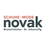 Novak Schuhe - Mode GmbH-Logo. Das Logo für Novak Schuhe und Mode ist auf weißem Hintergrund dargestellt. Es enthält den Text 'Schuhe Mode Novak' über dem Wort 'Novak' in großen Buchstaben. Die Adresse 'Bischofshofen - St. Johann/Pg.' ist darunter geschrieben.