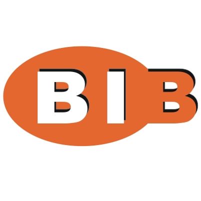 Ein orangefarbenes Oval-Logo mit den Buchstaben 'BIB' in weißer Schrift auf weißem Hintergrund. Die Buchstaben sind fett und leicht gebogen, was einen verspielten und freundlichen Eindruck vermittelt.