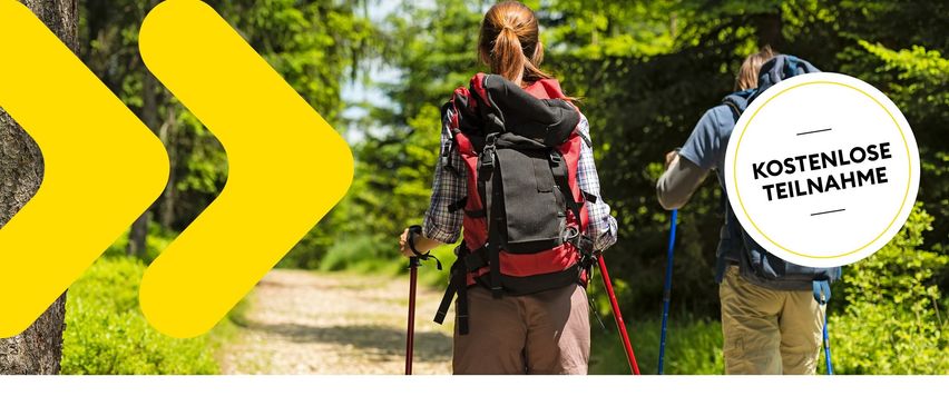 Plakat für eine kostenlose Wandertour in St. Kanzian am 24. Mai 2025 mit einer Frau und einem Mann, die mit Rucksäcken und Wanderstöcken wandern.