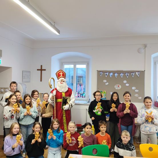 Bild enthält, Adult, Female, Person, Woman, People, Child, Girl, Jeans, Face, Hat