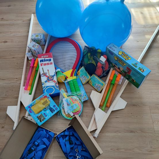 Bild enthält, Balloon, Wood, Pencil Box