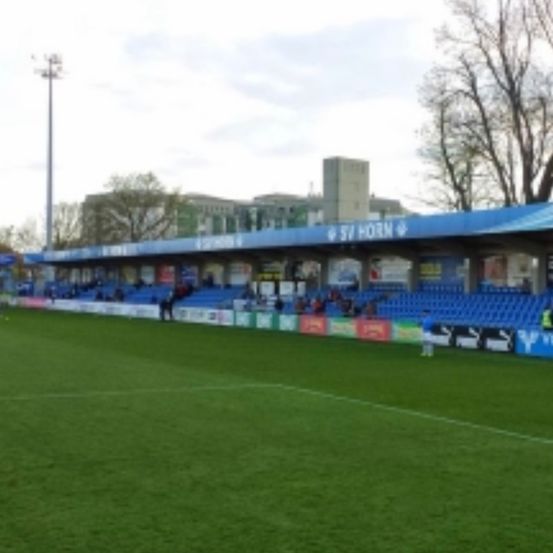 Bild enthält, Field, Person